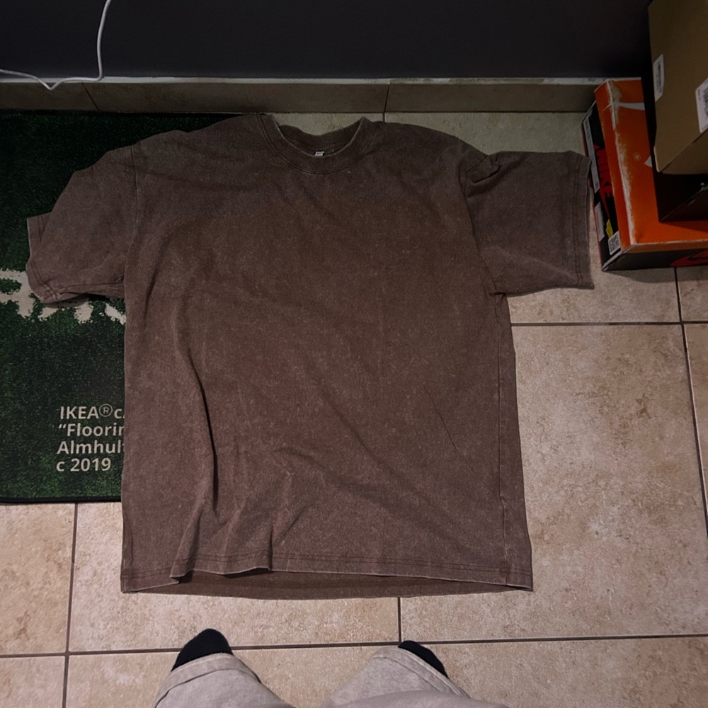 brown shirt